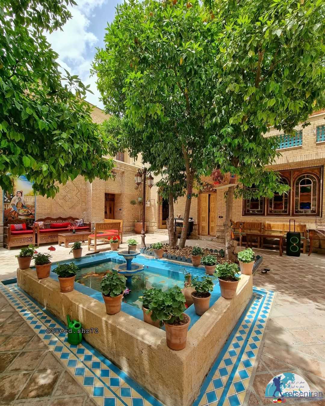 حیاط اقامتگاه شاباجی شیراز