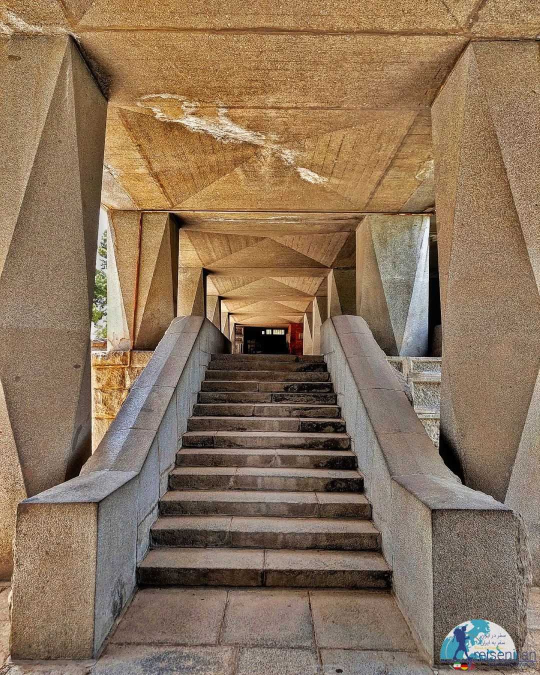 معماری آرامگاه نادرشاه افشار در مشهد