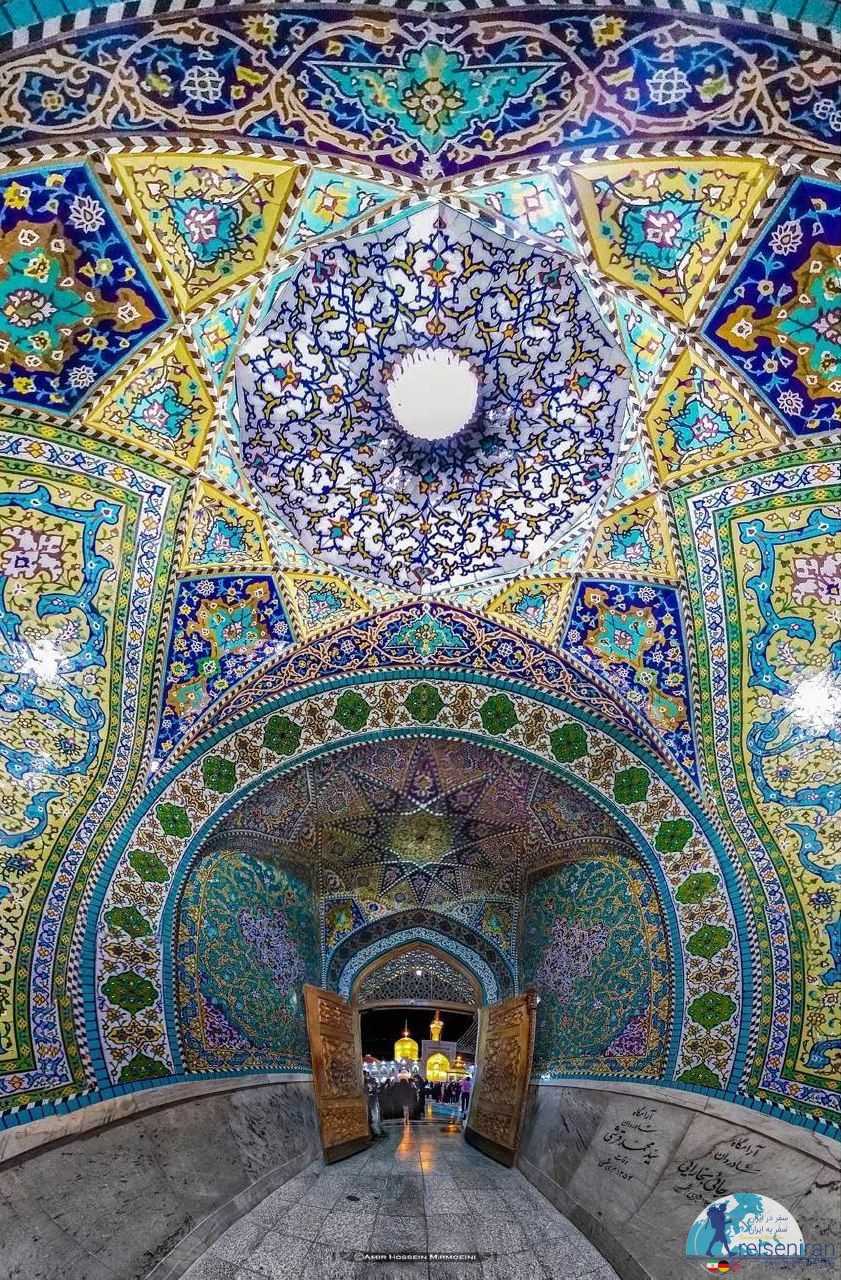 یکی از ورودیه های مرقد امام رضا در مشهد