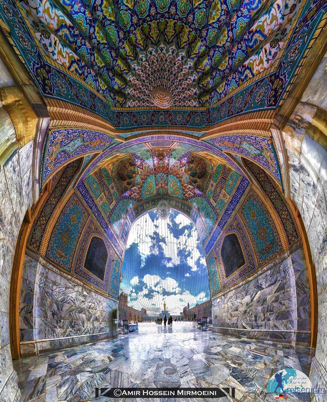 ورودی صحن جمهوری اسلامی مرقد امام رضا در مشهد