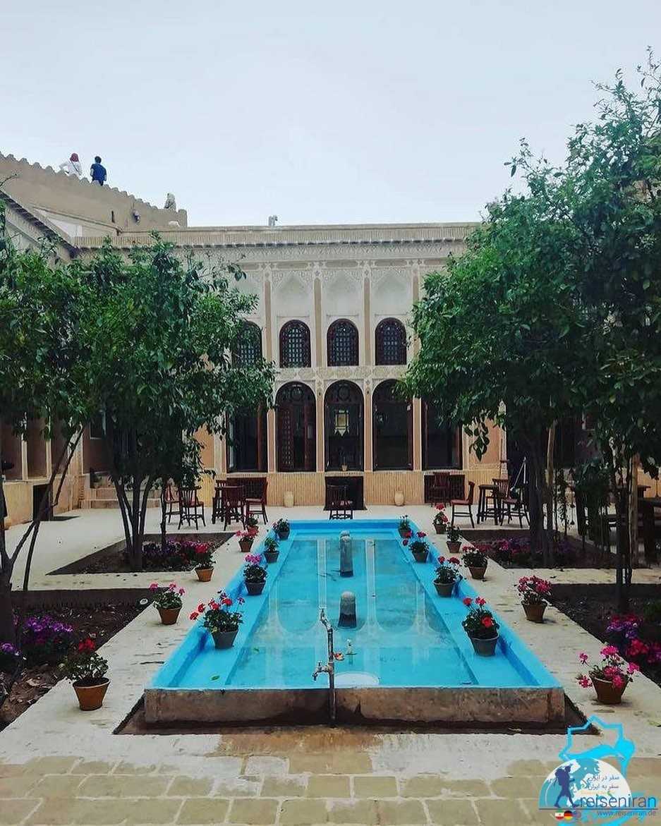 حیاط هتل شاه ابوالقاسم یزد