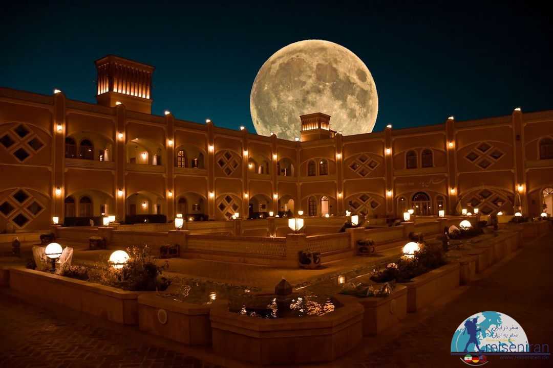 هتل داد در شب با افکت ماه