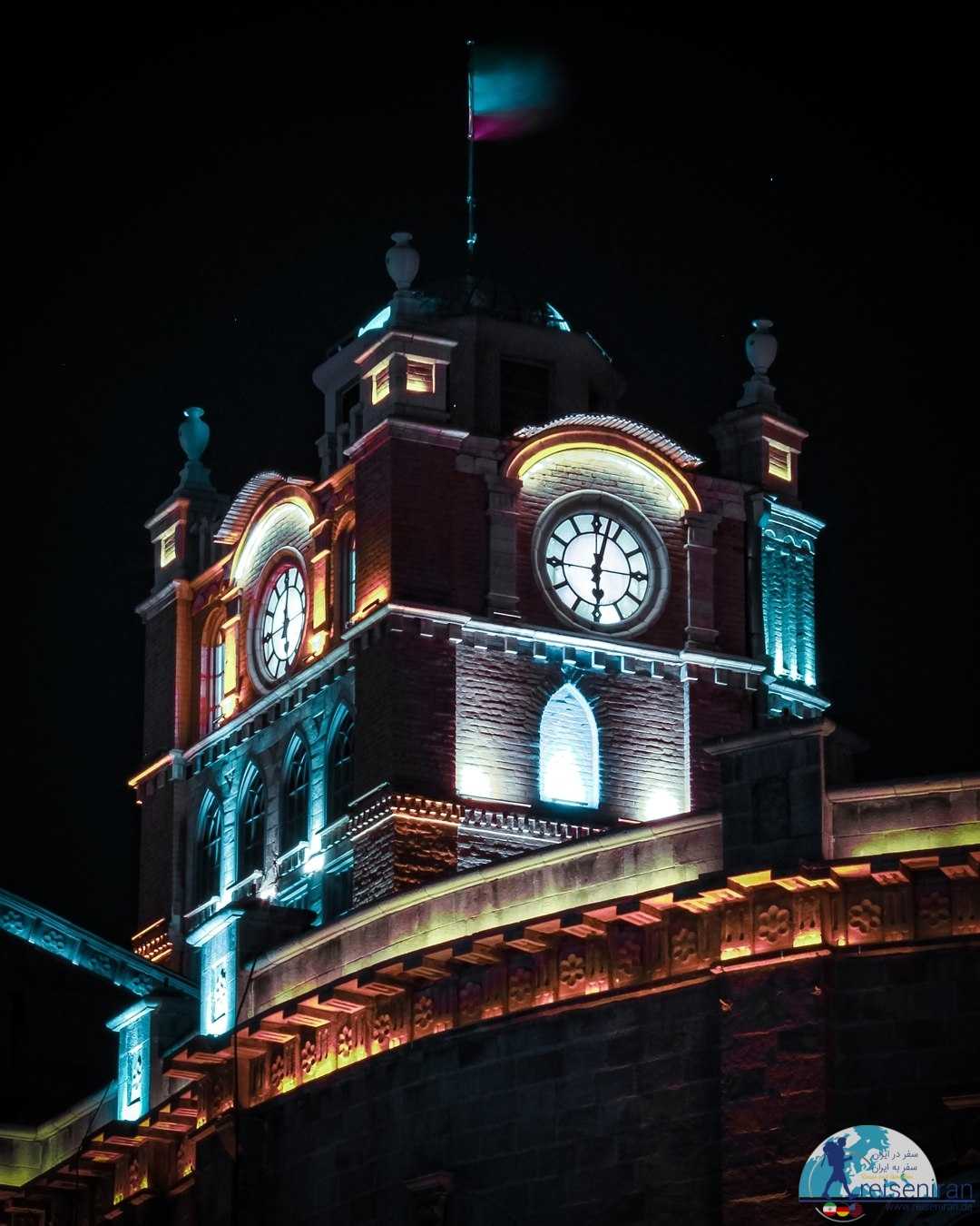 برج ساعت در شب