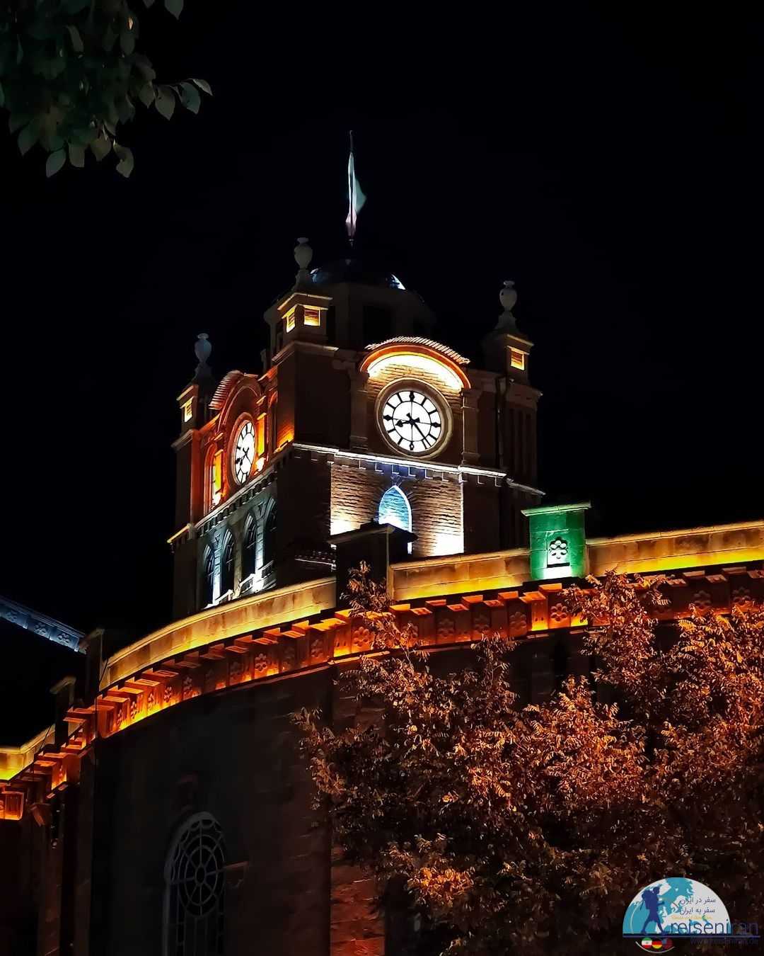 برج ساعت در شب
