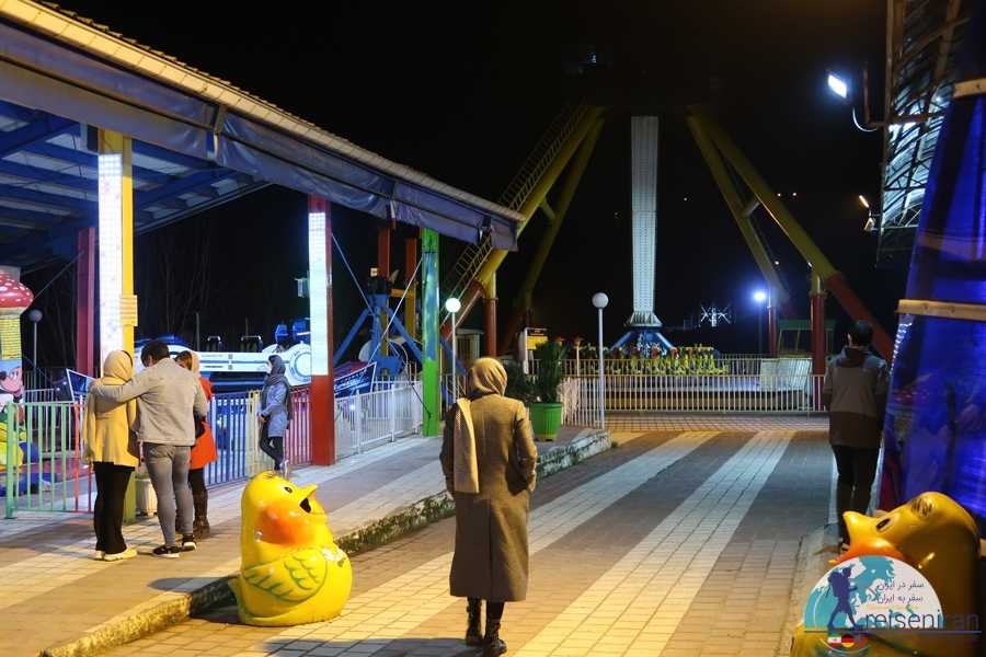شهربازی لاهیجان در شب