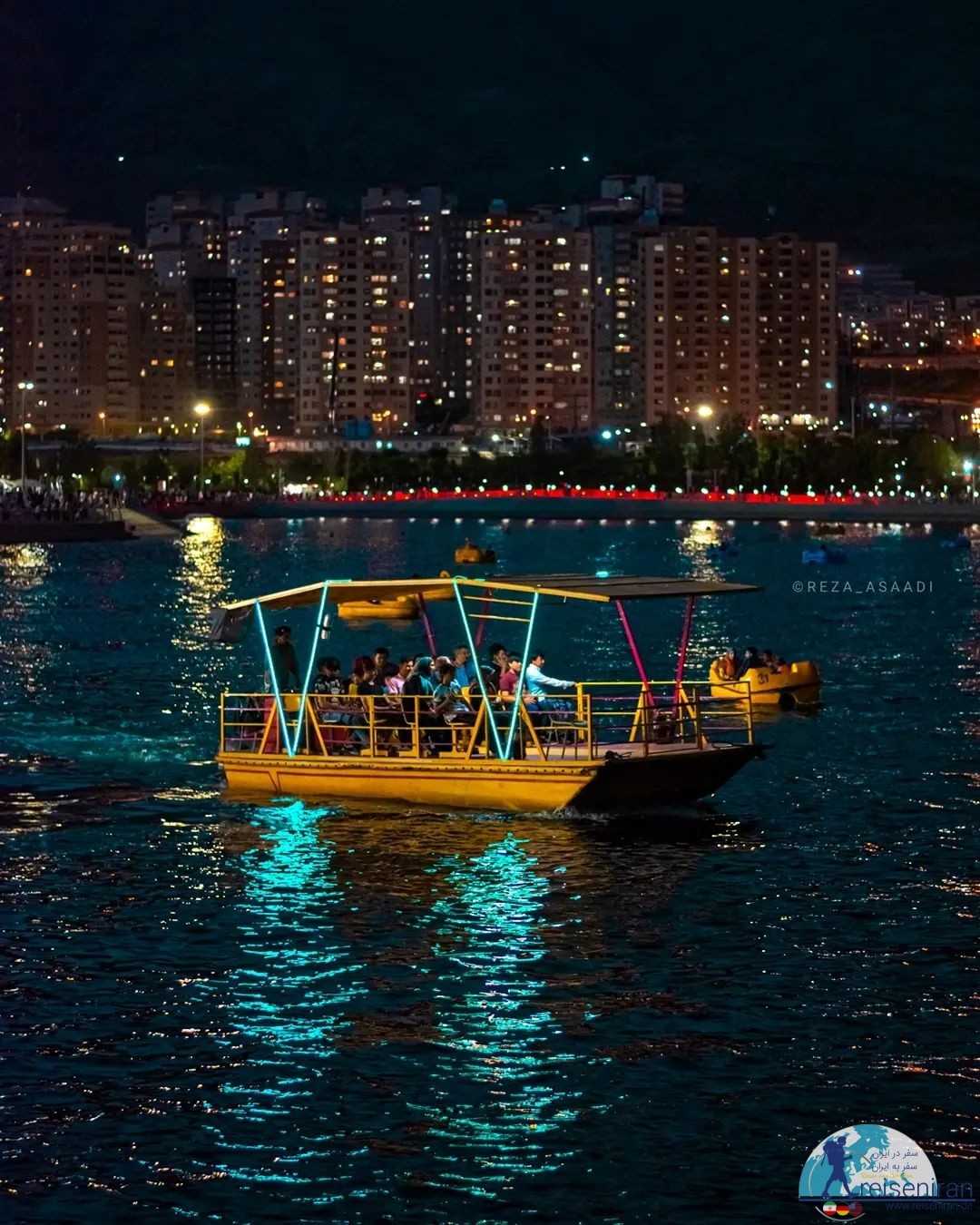 قایق سواری در دریاچه چیتگر تهران