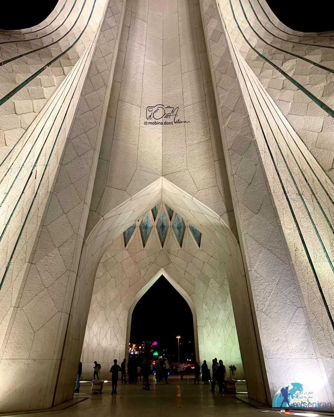 معماری برج آزادی تهران