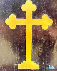 نماد صلیب در کلیسا مادور دولاب تهران